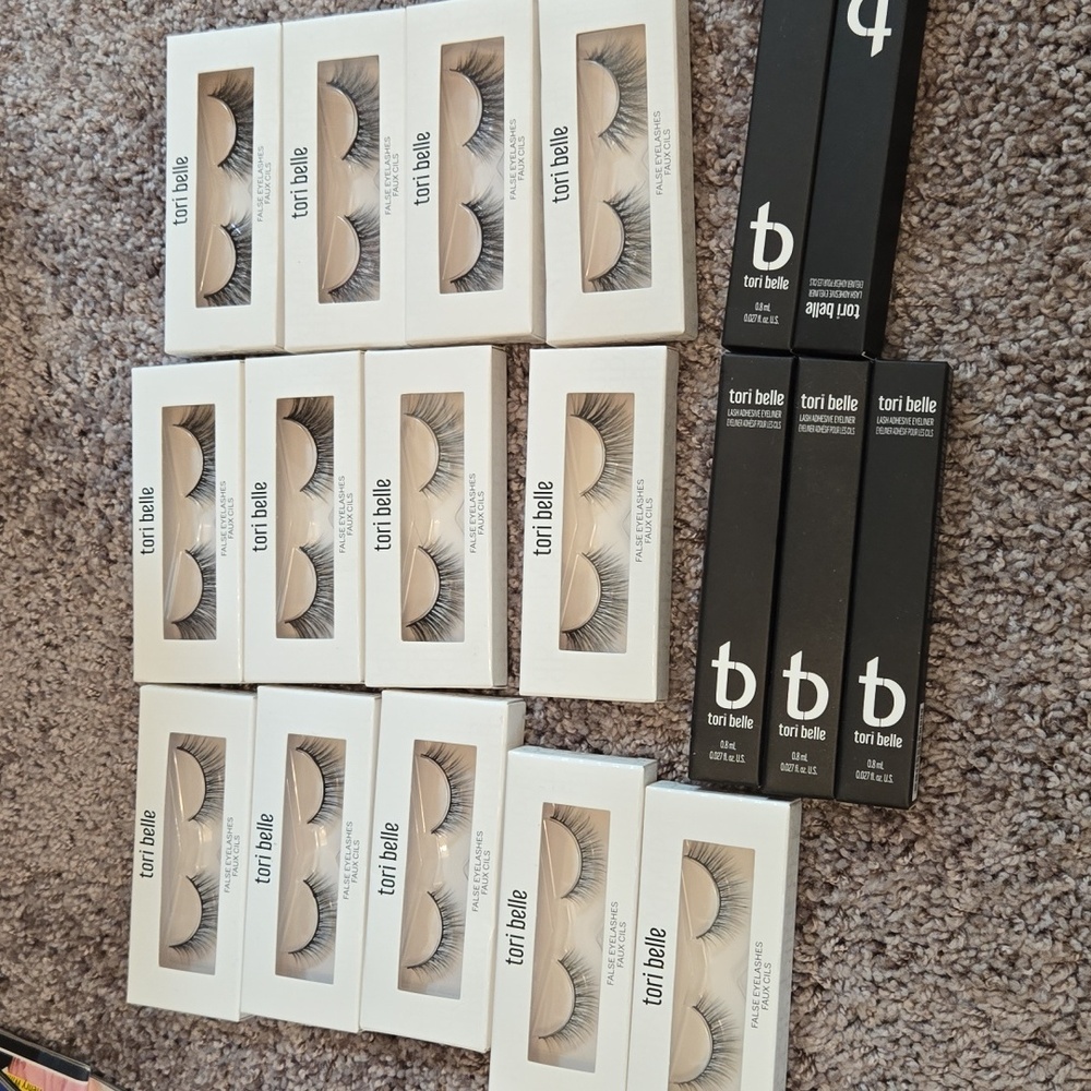 13 Sets Adhesive Lashes Toribelle